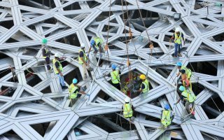 L'imposant dôme du Louvre d'Abou Dhabi achevé - Batiweb